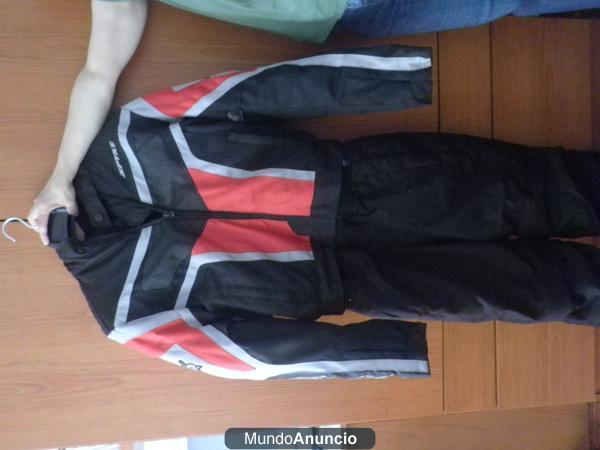 Se vende traje de motocicleta