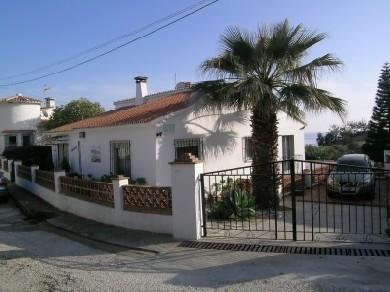 Chalet con 4 dormitorios se vende en Benajarafe, Costa del Sol