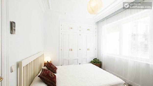 Rooms available - Amazing 2-bedroom apartment in exciting Malasaña