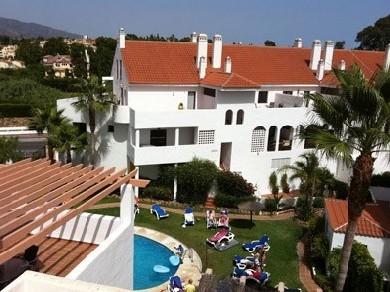 Apartamento con 2 dormitorios se vende en Marbella, Costa del Sol