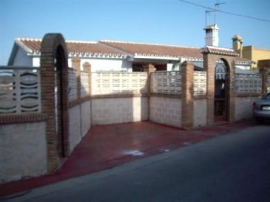 Chalet con 2 dormitorios se vende en Malaga, Costa del Sol