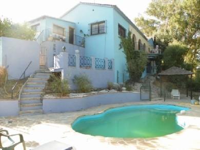 Chalet con 4 dormitorios se vende en Marbella, Costa del Sol