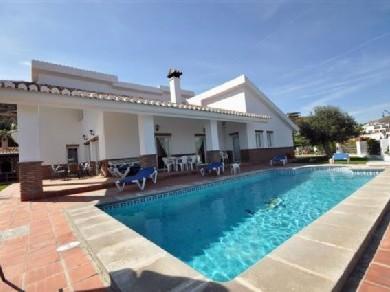 Chalet con 4 dormitorios se vende en Nerja, Costa del Sol, Axarquia