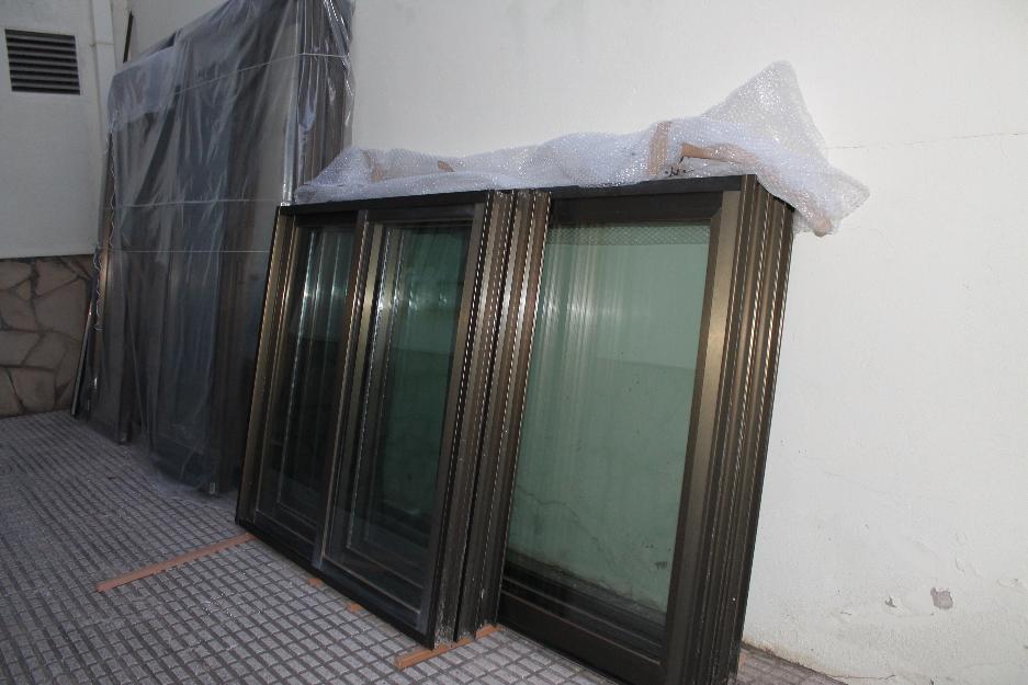 vetanas y balconeras de aluminio bronce con persianas