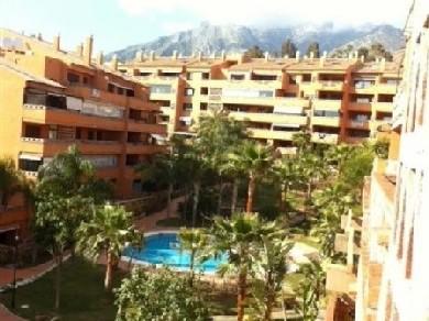 Apartamento con 3 dormitorios se vende en Marbella, Costa del Sol