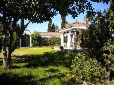 Chalet con 3 dormitorios se vende en Marbella, Costa del Sol