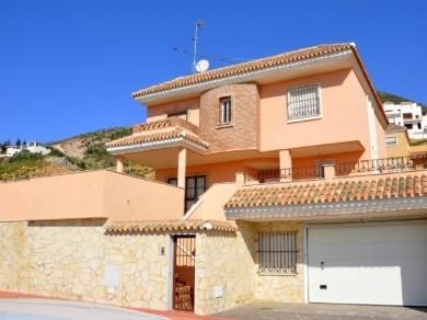 Chalet con 4 dormitorios se vende en Benalmadena Pueblo, Costa del Sol