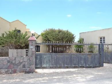 Chalet con 6 dormitorios se vende en Arrecife