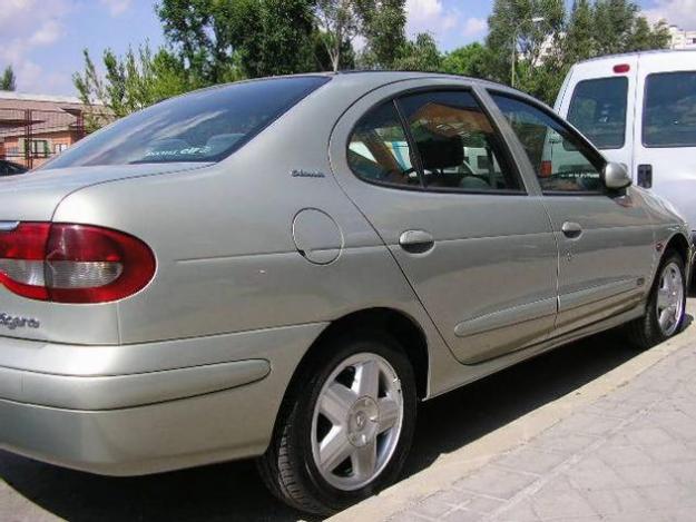 Comprar Renault MEGANE 1.9DTI 100CV '99 en Madrid