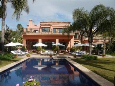 Chalet con 5 dormitorios se vende en Marbella, Costa del Sol