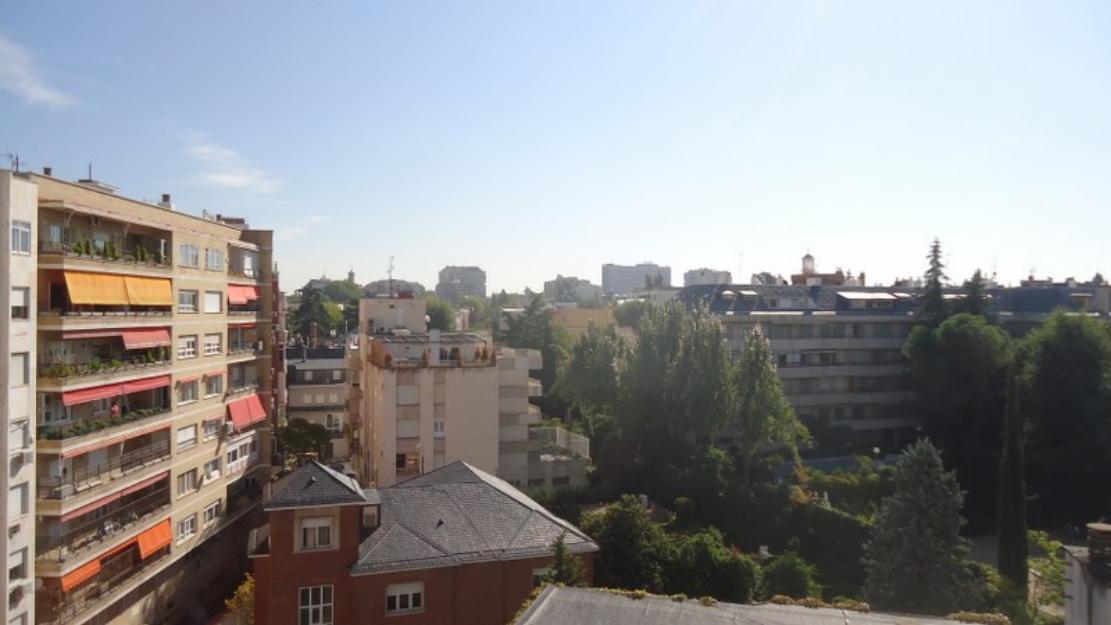 CP.Atico de 170 m2 con gran terraza, 4d y garaje en Paseo de la Habana.