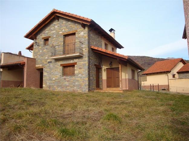 Chalet en pirineo aragones en parcela de 400 metros.