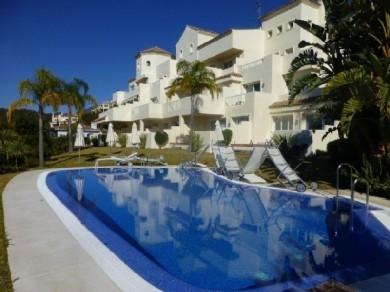 Apartamento con 2 dormitorios se vende en Benahavis, Costa del Sol