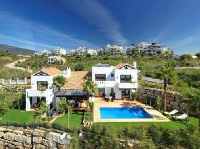 Chalet con 5 dormitorios se vende en Benahavis, Costa del Sol