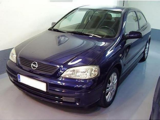 Venta de Opel Astra 2.0 Dti 16v. Sportive '01 en Madrid