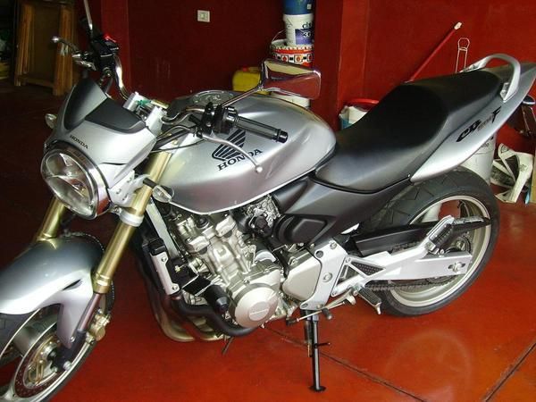 HONDA HORNET 600, impecable, por no utilizar