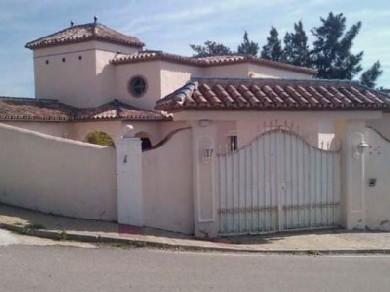 Chalet con 6 dormitorios se vende en Estepona, Costa del Sol