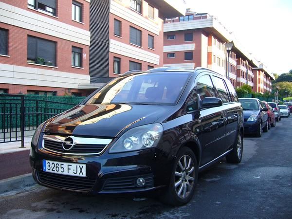 Se vende Opel Zafira CDTI Enjoy 1.9, 2 años