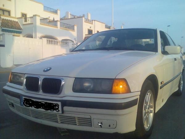 Se vende urge BMW 318 con 1 año itv y 4 mese de seguro