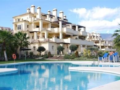 Apartamento con 3 dormitorios se vende en Casares Costa, Costa del Sol