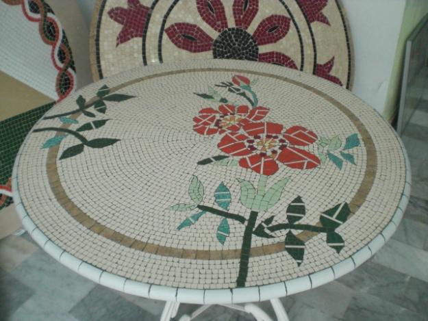 MESA DE  MOSAICO  PARA  JARDIN O PORCHE