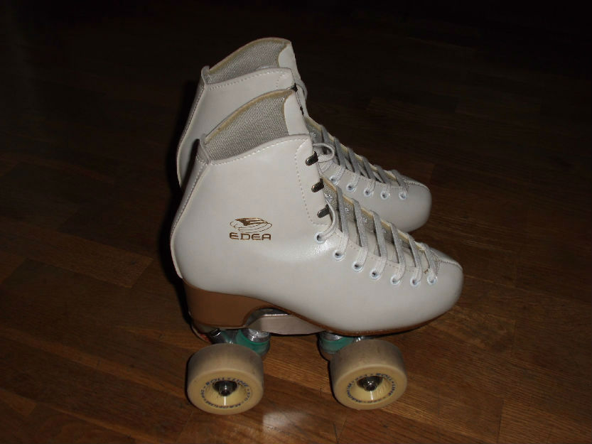 En venta conjunto de patines para patinaje artístico