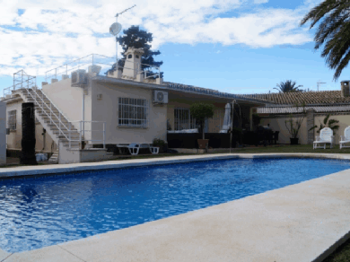 Chalet con 3 dormitorios se vende en Estepona, Costa del Sol