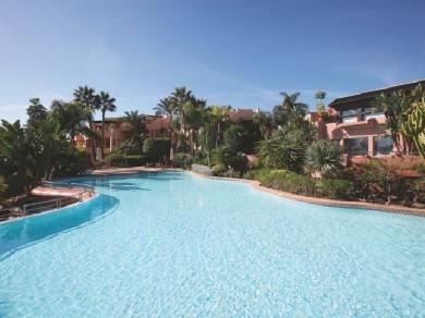 Apartamento con 2 dormitorios se vende en Marbella, Costa del Sol