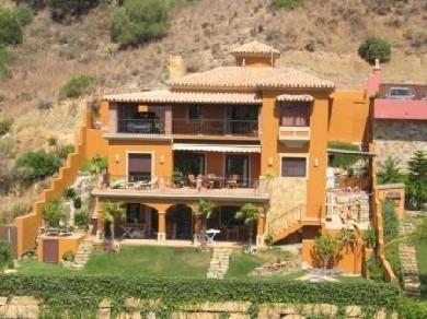 Chalet con 5 dormitorios se vende en Estepona, Costa del Sol