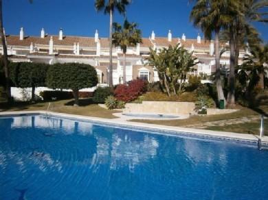 Apartamento con 2 dormitorios se vende en Estepona, Costa del Sol