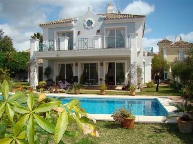 Chalet con 3 dormitorios se vende en Manilva, Costa del Sol