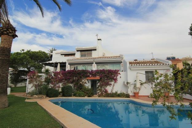 Villas a la venta en El Rosario Costa del Sol