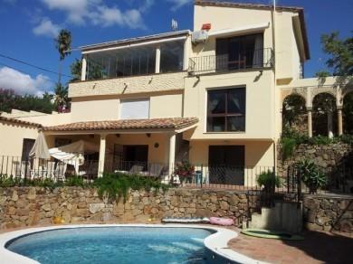 Chalet con 4 dormitorios se vende en Estepona, Costa del Sol