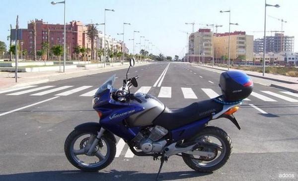 Vendo Honda Varadero XL 125cc con solo 5200 km y extras