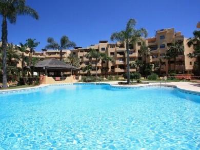 Apartamento con 3 dormitorios se vende en Estepona, Costa del Sol