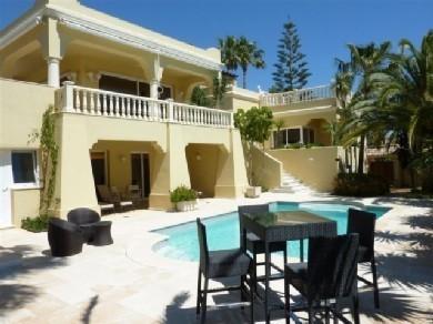 Chalet con 5 dormitorios se vende en Marbella, Costa del Sol