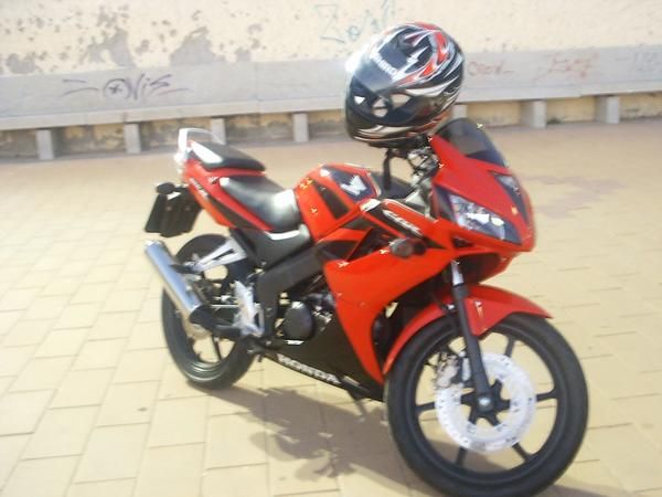 Honda CBR 125 Roja-Negra 2008