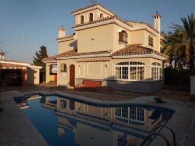 Chalet con 5 dormitorios se vende en Mijas Costa, Costa del Sol