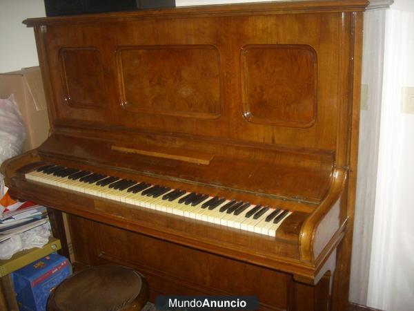 Vendo piano de pared de principios del siglo XX