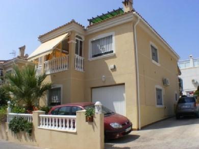 Chalet con 4 dormitorios se vende en Villamartin, Costa Blanca