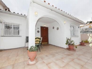 Bungalow con 2 dormitorios se vende en Marbella, Costa del Sol