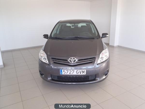 Toyota AURIS 1.4 D-4D live 5p