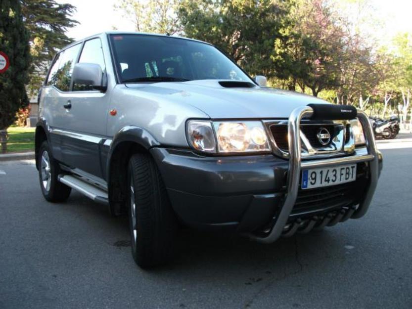 2006 Nissan Terrano 3.0 Di Turbo Sport gris metalizado