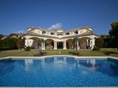 Chalet con 6 dormitorios se vende en Marbella, Costa del Sol