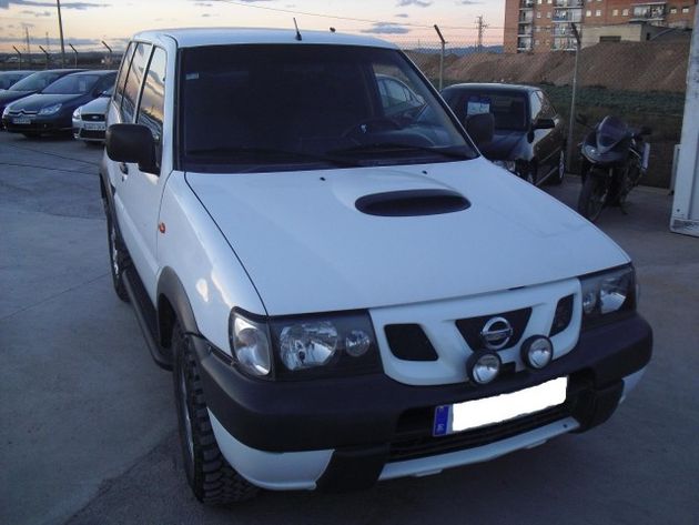 NISSAN Terrano 2.7TDI Sport