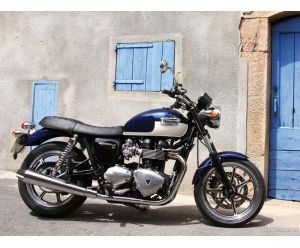 TRIUMPH Bonneville SE