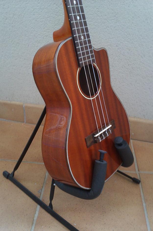 Ukelele tenor Ohana TK-35CG