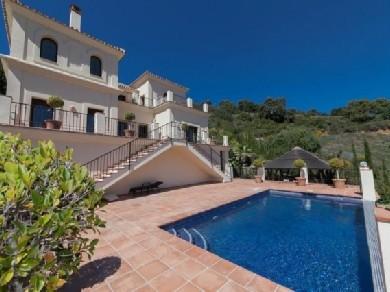 Chalet con 4 dormitorios se vende en Benahavis, Costa del Sol