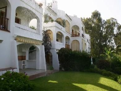 Apartamento con 2 dormitorios se vende en Marbella, Costa del Sol