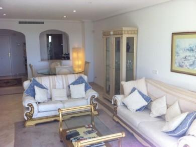 Apartamento con 3 dormitorios se vende en Marbella, Costa del Sol